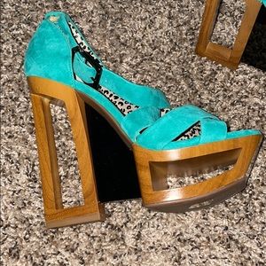 Platform sandals